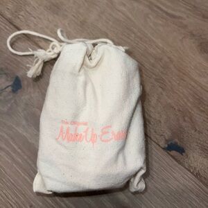 brand new The Original MakeUp Eraser
Weekenders Set